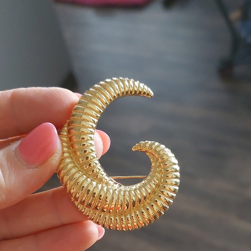 Vintage Gold  Brooch